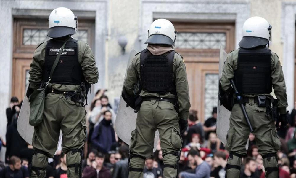 Καθηγητές υπογράφουν ψήφισμα κατά της πανεπιστημιακής αστυνομίας